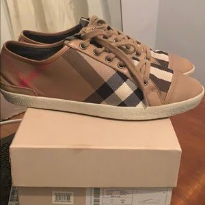 Women’s Burberry Vint Housecheck Sneaker ❌ SOLD ❌